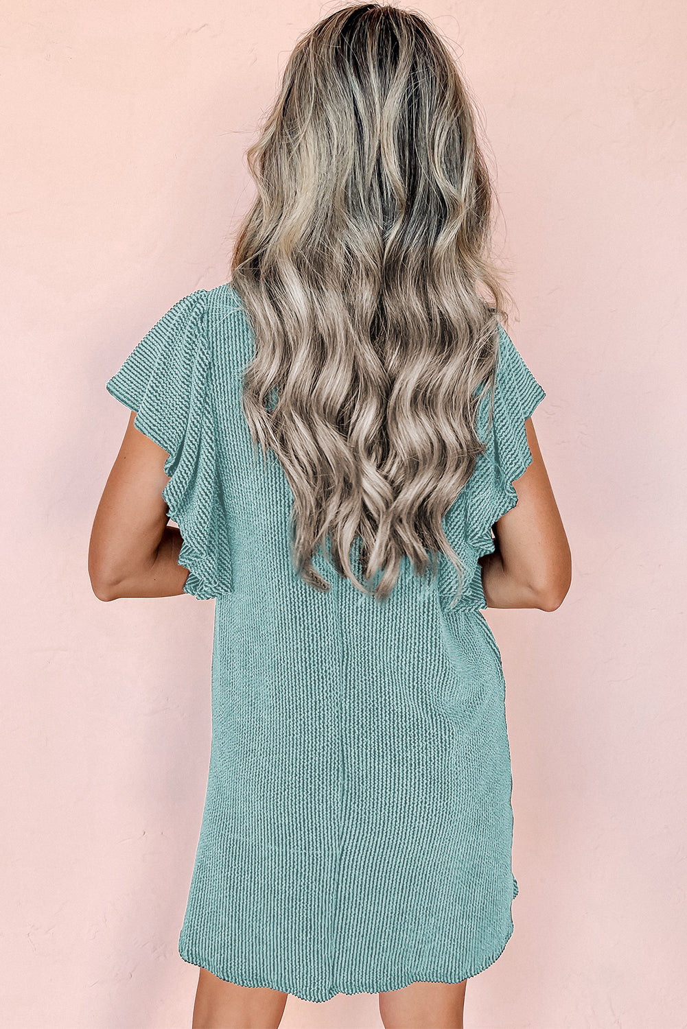 CM | Adorable mini vestido delfín con elegantes mangas mariposa