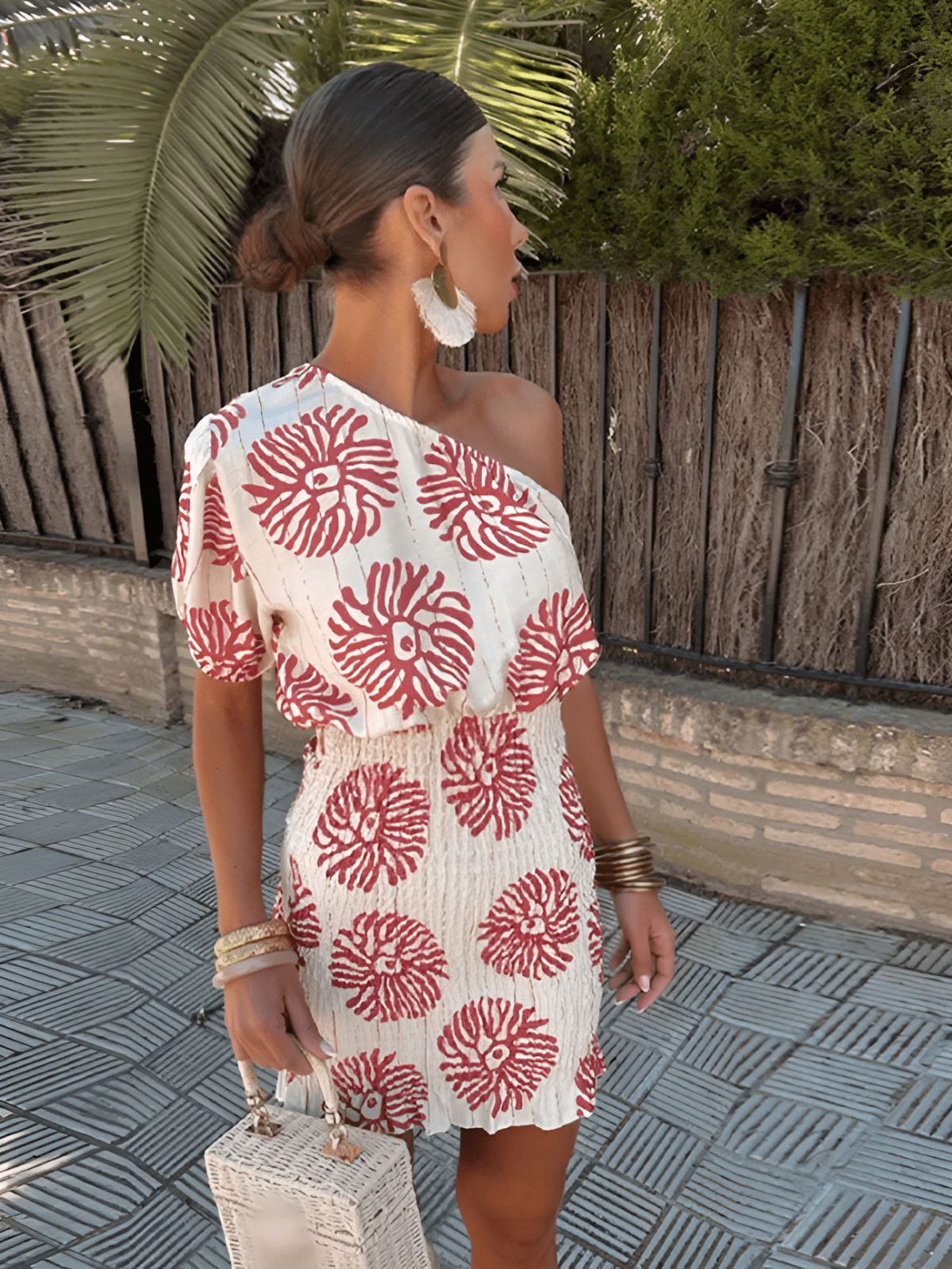 CM | Elegante mini vestido de verano con llamativos estampados