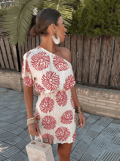 CM | Elegante mini vestido de verano con llamativos estampados