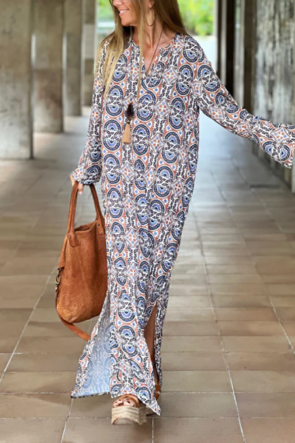 CM | Vestido largo con cuello en V y abertura estampada