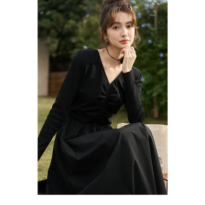 CM | Elegante Vestido Midi de Punto Negro con Cuello en V y Línea A