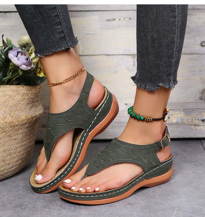 CM | Romanza Elegantes sandalias con tacón de cuña para el look playero de verano