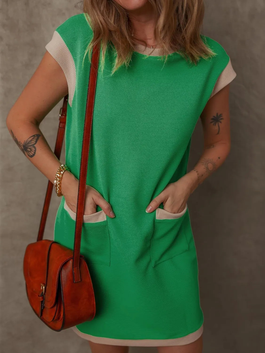 CM | Mini vestido con escote redondo y manga larga