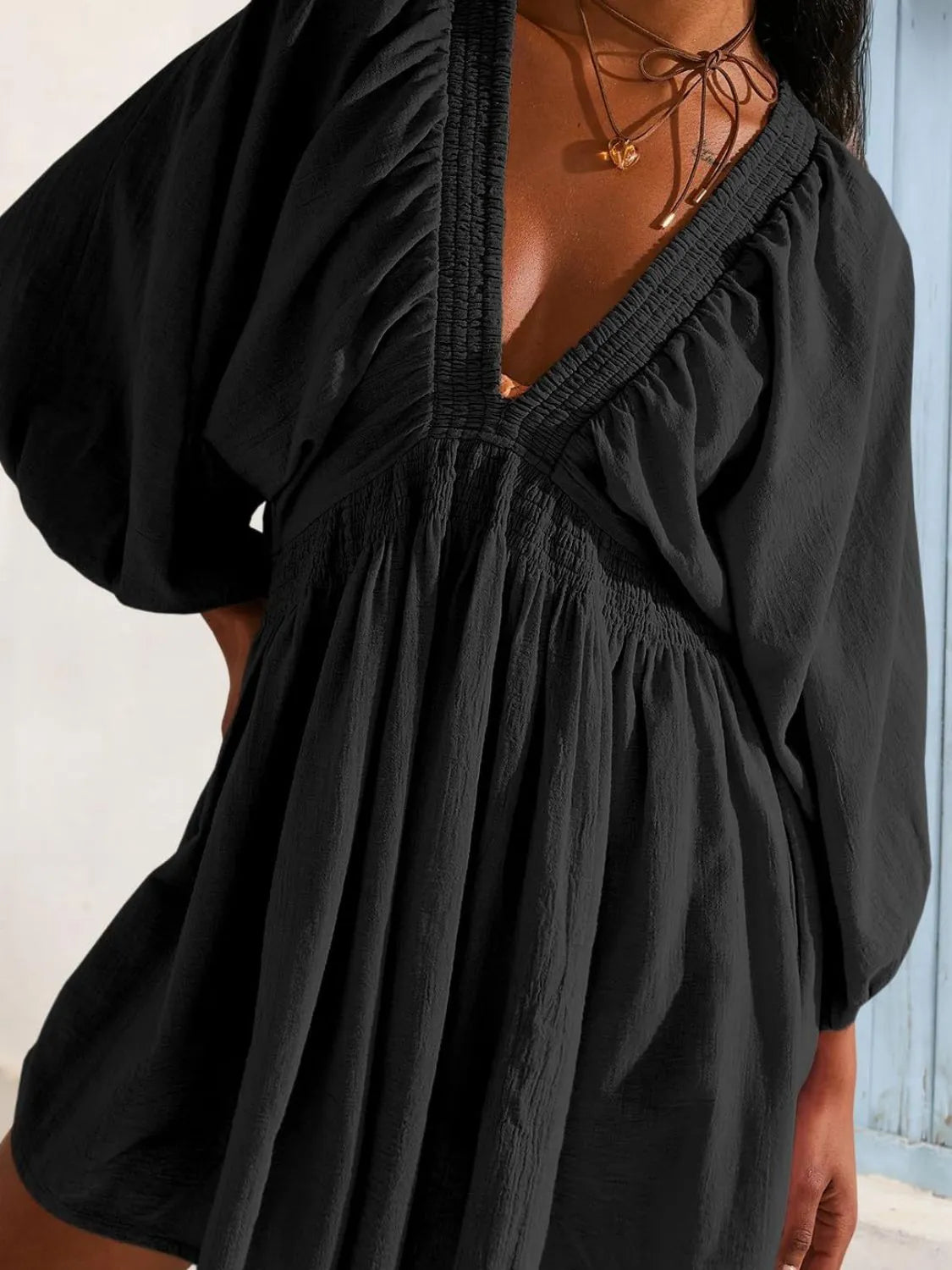 CM | Minivestido texturizado con escote en V