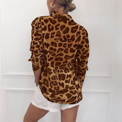 CM | Elegante blusa de manga larga con estampado de leopardo y cuello vuelto