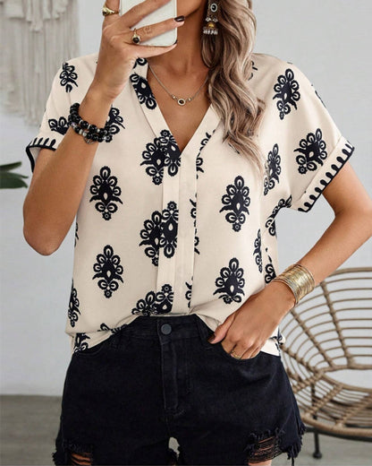 CM | Elegante blusa estampada con escote en V y manga corta