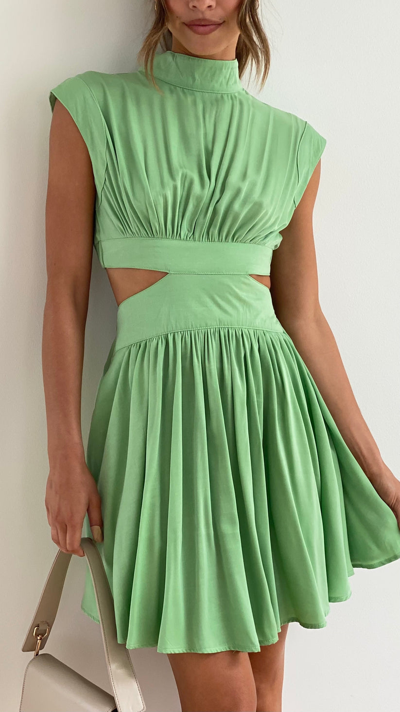CM | Vestido corto estructurado con escote