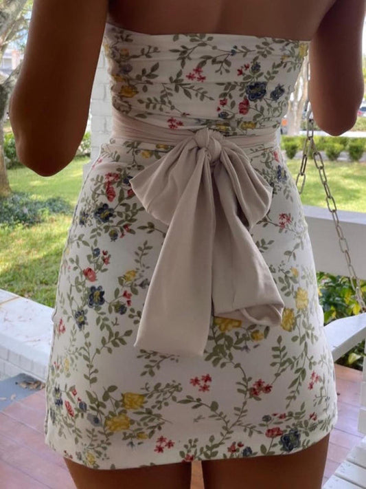 CM | Vestido corto con corpiño y estampado floral