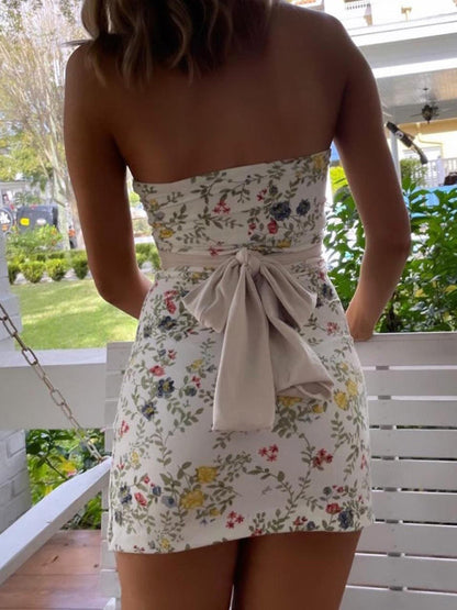 CM | Vestido corto con corpiño y estampado floral