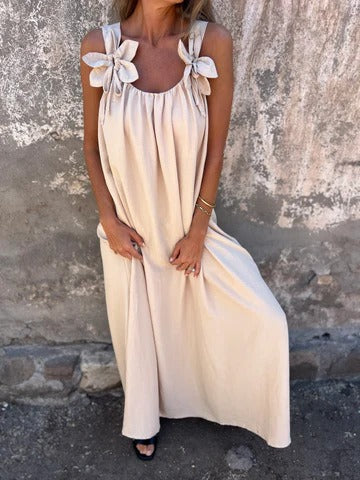 CM | Maxivestido de mujer - Corte relajado - Silueta fluida - Detalle floral en el hombro - Tejido suave