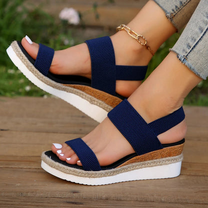 CM | Sandalias de cuña elegantes y desenfadadas