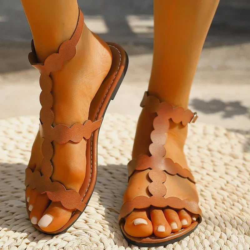 CM | Sandalias con borde dentado