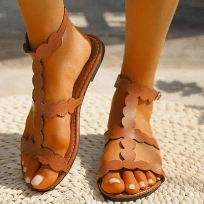 CM | Sandalias con borde dentado