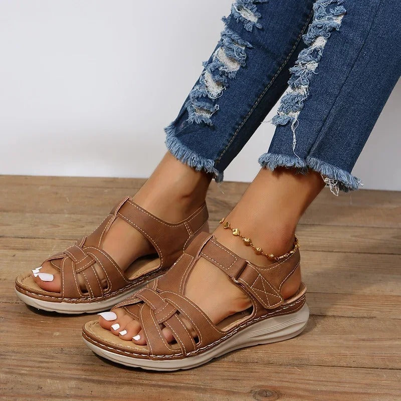 CM | Cómodas sandalias de piel