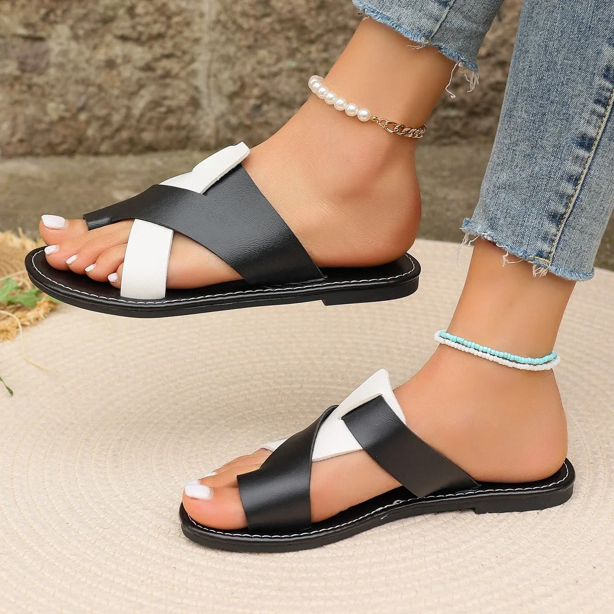 CM | Sandalias de moda con puntera abierta y diseño cut-out