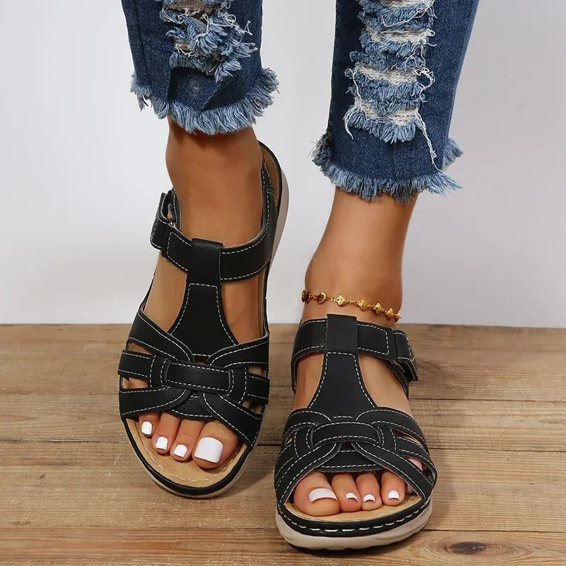CM | Cómodas sandalias de piel
