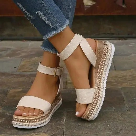 CM | Sandalias de cuña con strass