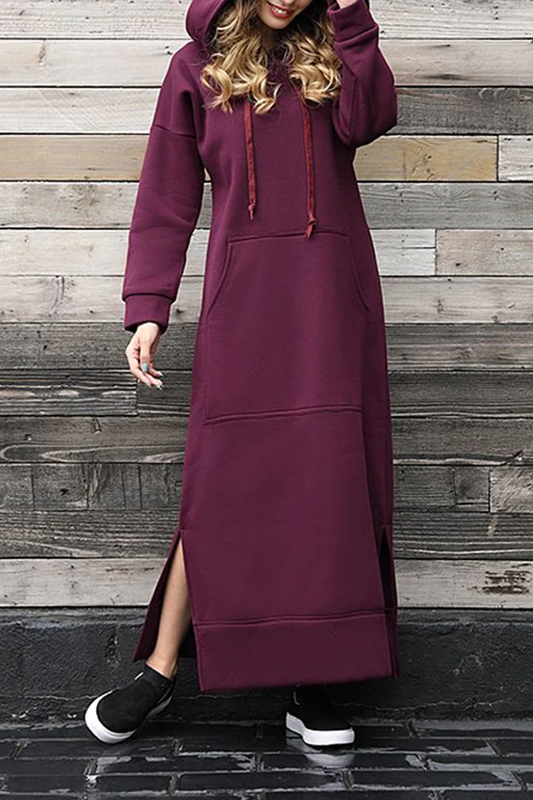 CM | Elegante vestido monocromo con capucha, bolsillos y abertura