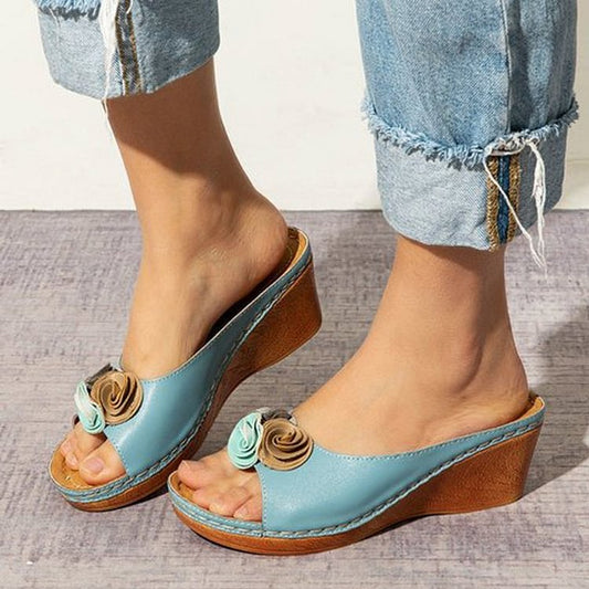 CM | | Cómodas sandalias florales de piel