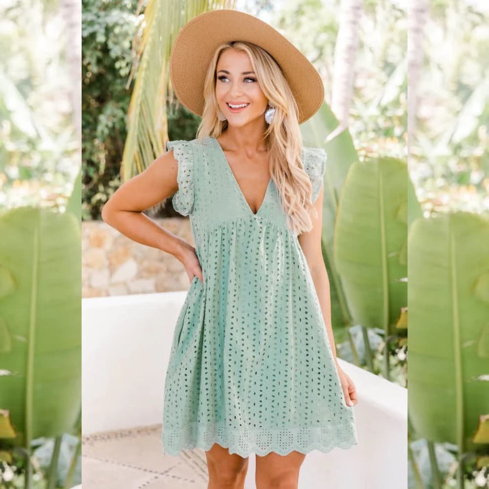 CM | Vestido corto bordado con volantes