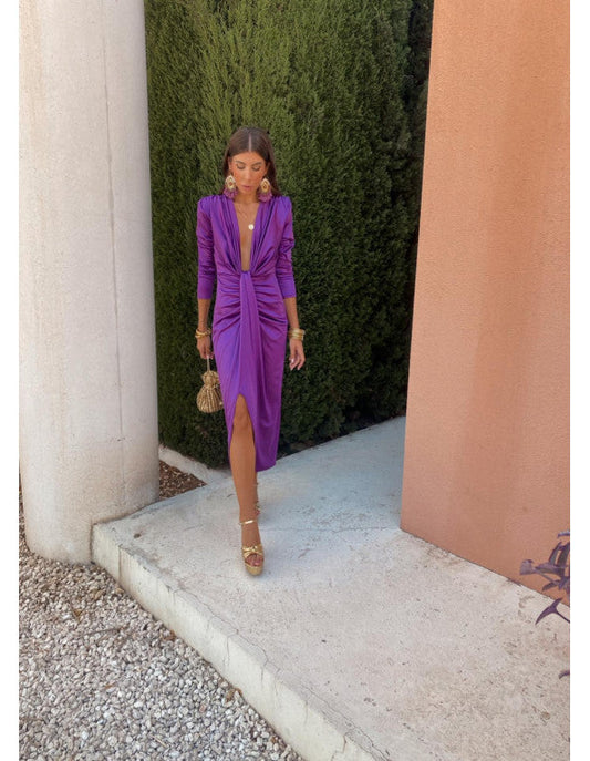 CM | Vestido largo chic de manga larga y escote pronunciado para un look sofisticado