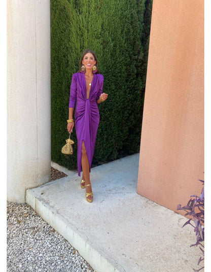 CM | Vestido largo chic de manga larga y escote pronunciado para un look sofisticado