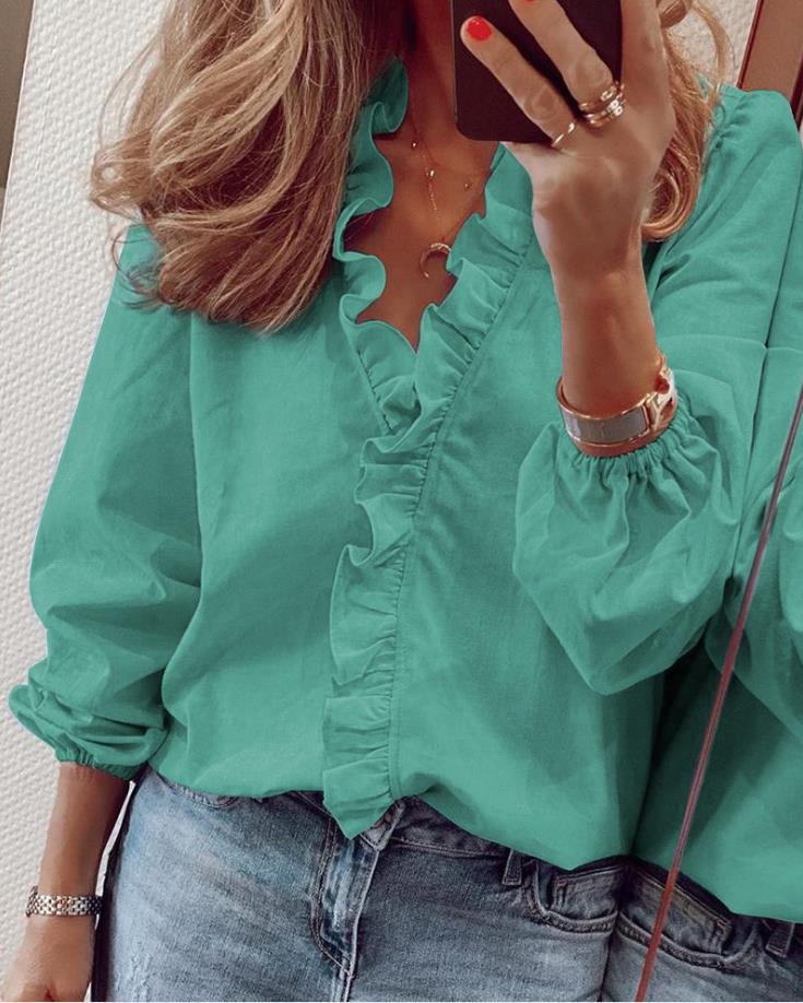 CM | Blusa Wolf con volantes y escote en V